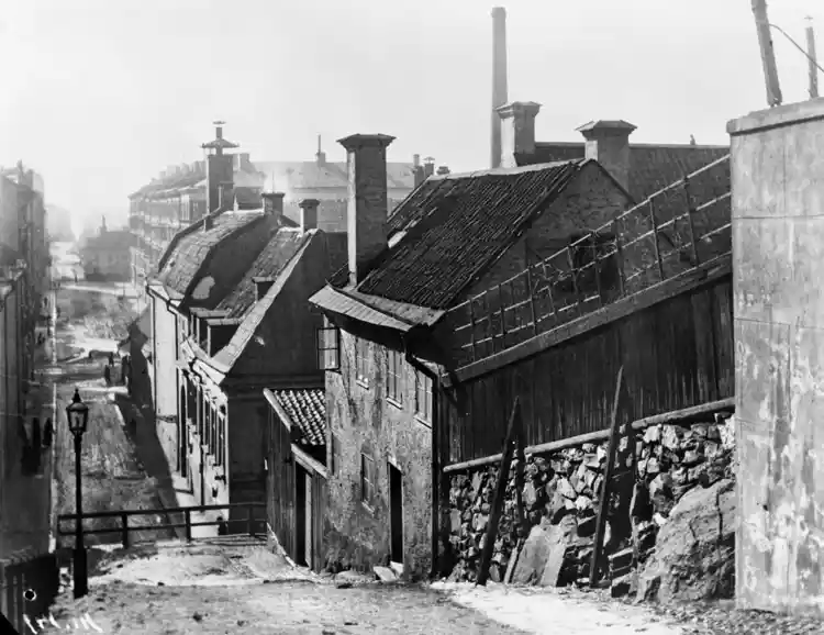 Vy västerut längs Prästgårdsgatan från Prästgårdsgatan 4-6.