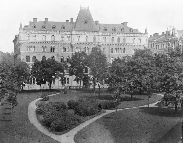 Stureparken sedd mot norr, i bakgrunden huset Stureparken 2.