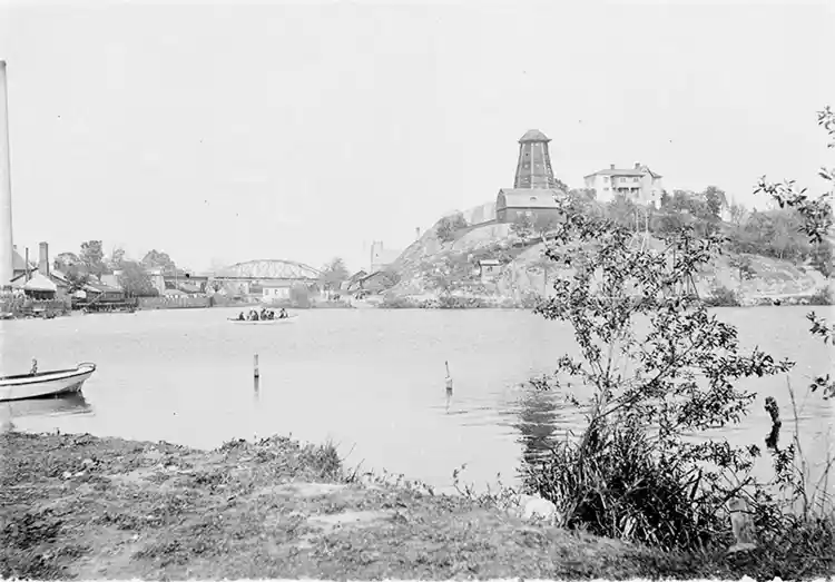 Hammarby sjö sedd mot nordost. Till höger Danviksklippan.