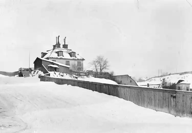 Vintermotiv från Åsögatan. Malmgården Hagen, Åsögatan 127. Vid nuvarande Beckbrännarbacken, kv. Flaggan.