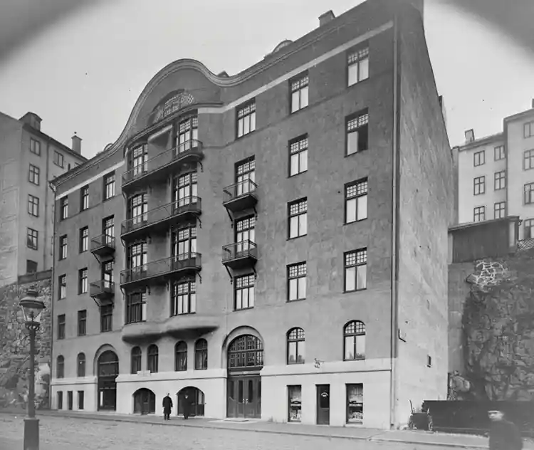 Regeringsgatan 111, nuvarande 105