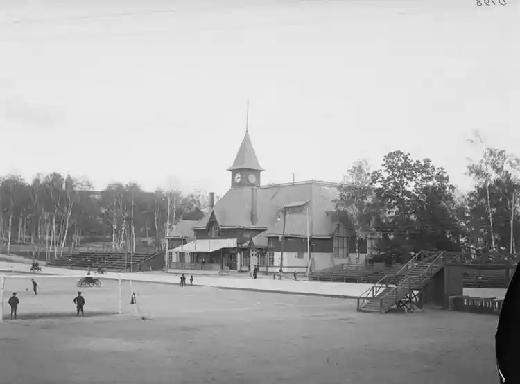 Idrottsparken med Tennispaviljongen.