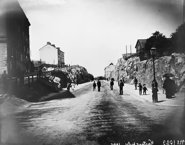 Hantverkargatan västerut från Polhemsgatan. Till höger Kartagos backe