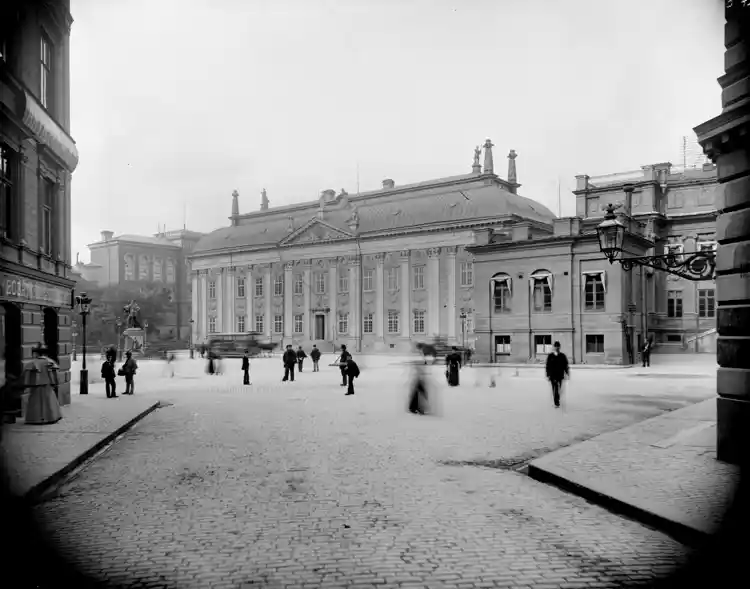 Riddarhuset och Riddarhustorget från Storkyrkobrinken