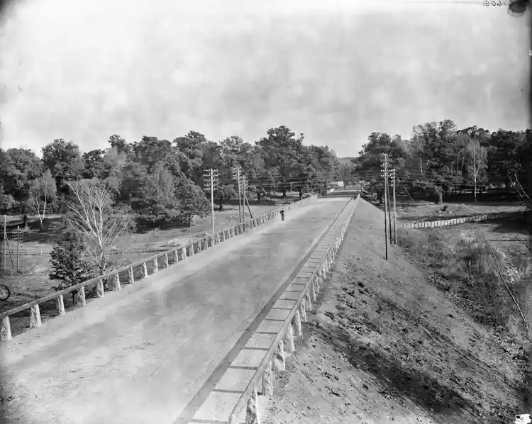 Sturevägen öster om idrottsparken.