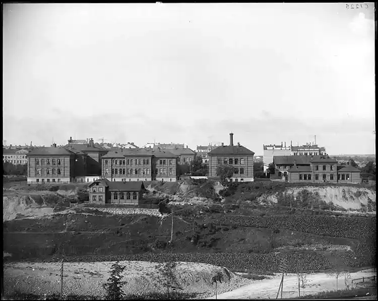 Utsikt från Vanadislunden över Allmänna Barnhuset. Norrtulls sjukhus.
