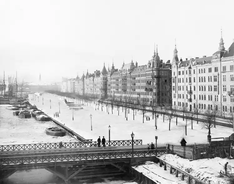 Strandvägen sedd västerut från Djurgårdsbron.