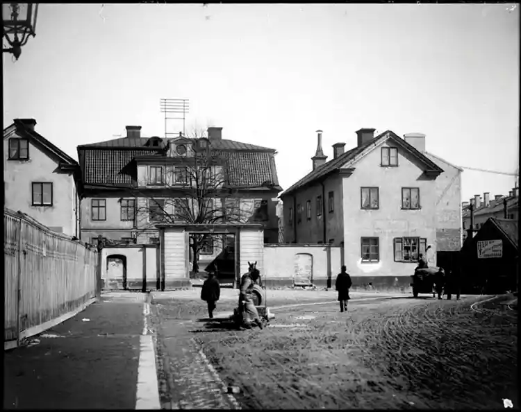 Brännkyrkagatan 102, s.k.Wirvachska huset, västra fasaden.