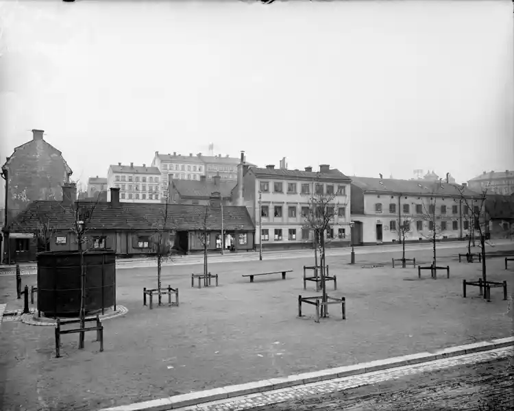 Folkungagatan, södra sidan, väster om Erstagatan.