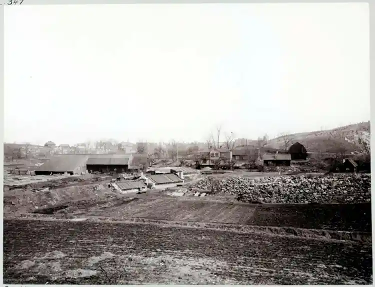 Sveavägen n:r 118, Cedersdal från väster