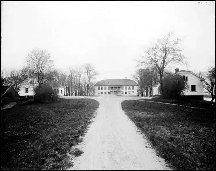 Skytteholms herrgård från söder.