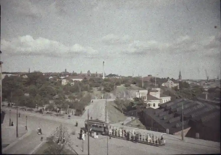 Sankt Eriksplan i korsningen Torsgatan-Odengatan. Till höger Atlas verkstäder och till vänster Vasaparken.