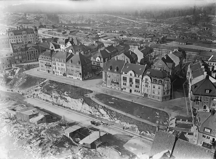Utsikt över Balders hage, Lärkstaden och Östra station sett från Engelbrektskyrkans torn.