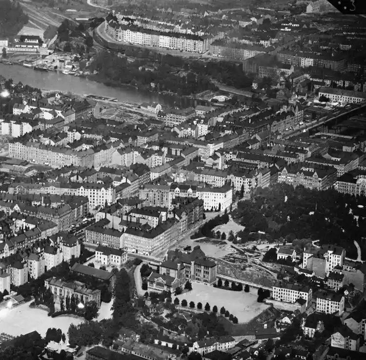 Flygbild över parti av Kungsholmen, mot nordväst. Kring Sankt Eriksgatan.Del av Rörstrandsgatan i fonden.