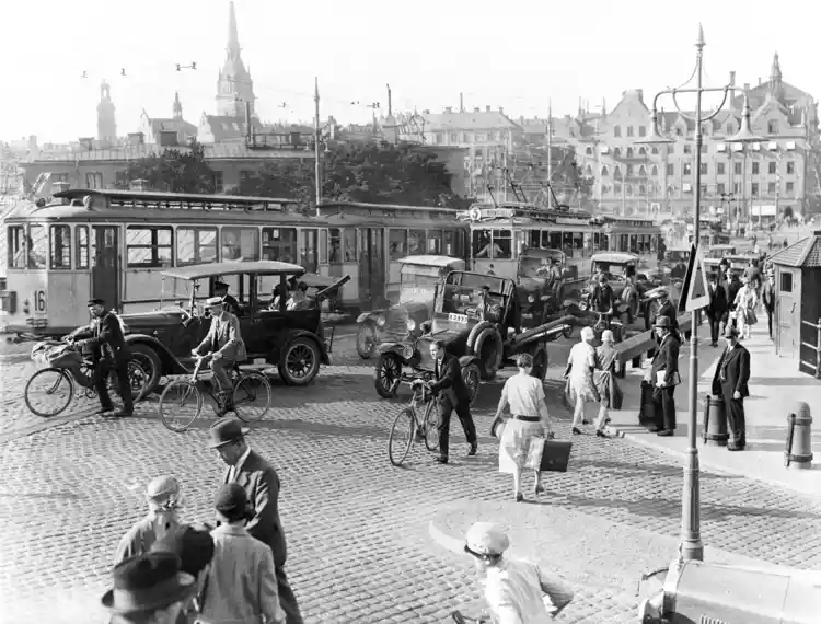 Östra Slussgatan sedd mot Gamla Stan.