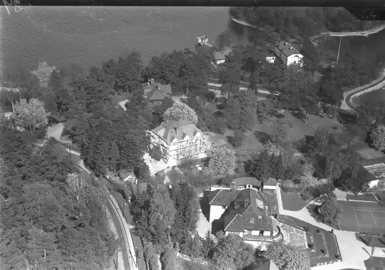 Flygfoto över villor vid Strandvägen