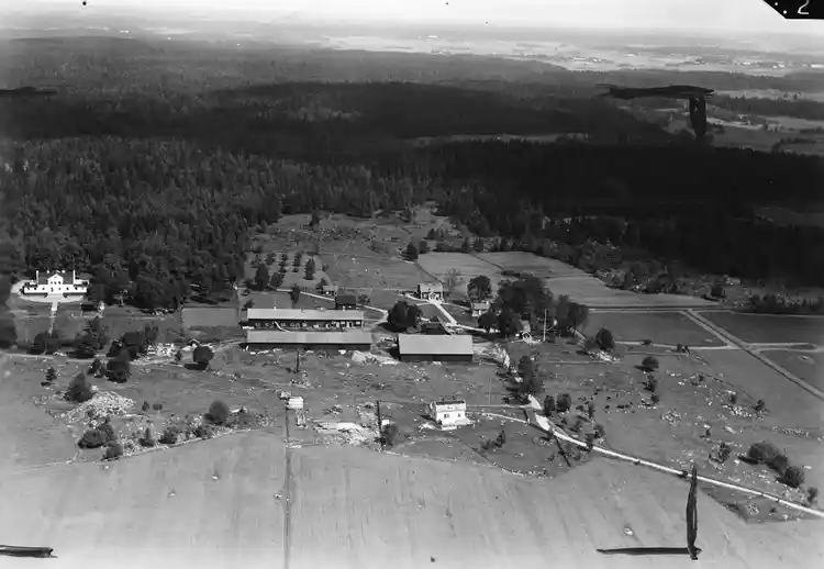 Flygfoto över Vallentuna med Lövsätra