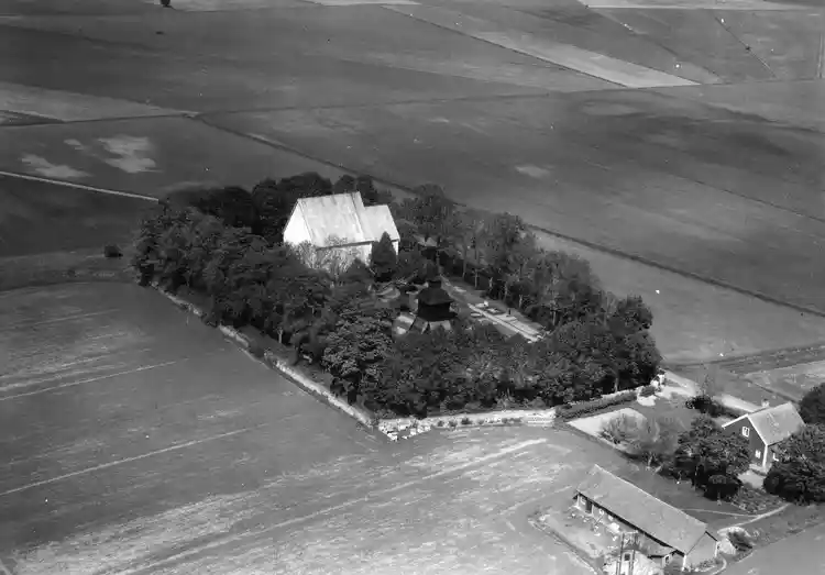 Flygfoto över Markims kyrka
