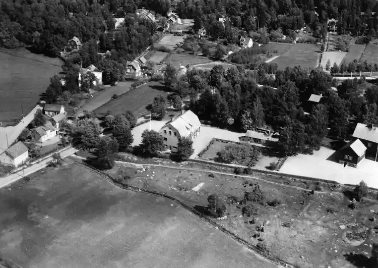 Flygfoto över Hjälmstaskolan