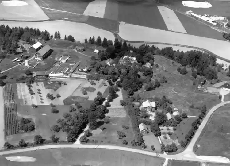 Flygfoto över Ekskogen, Kårsta, Vallentuna socken, Uppland 1952