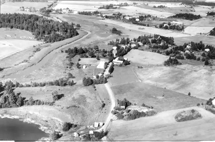 Flygfoto över Össeby-Garn