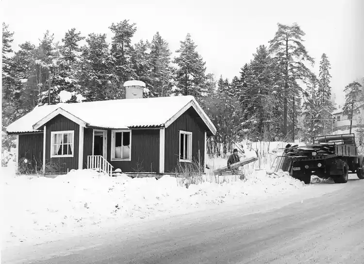 Sjötullstugan under Näsby slott dagen före nerbränningen